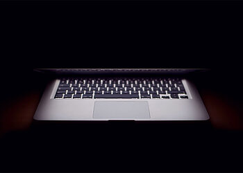 أسباب شاشة اللاب توب سوداء والجهاز شغال وحل المشكلة